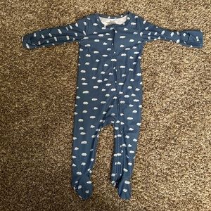 Caden lane 9-12 months deep blue & clouds footsie.